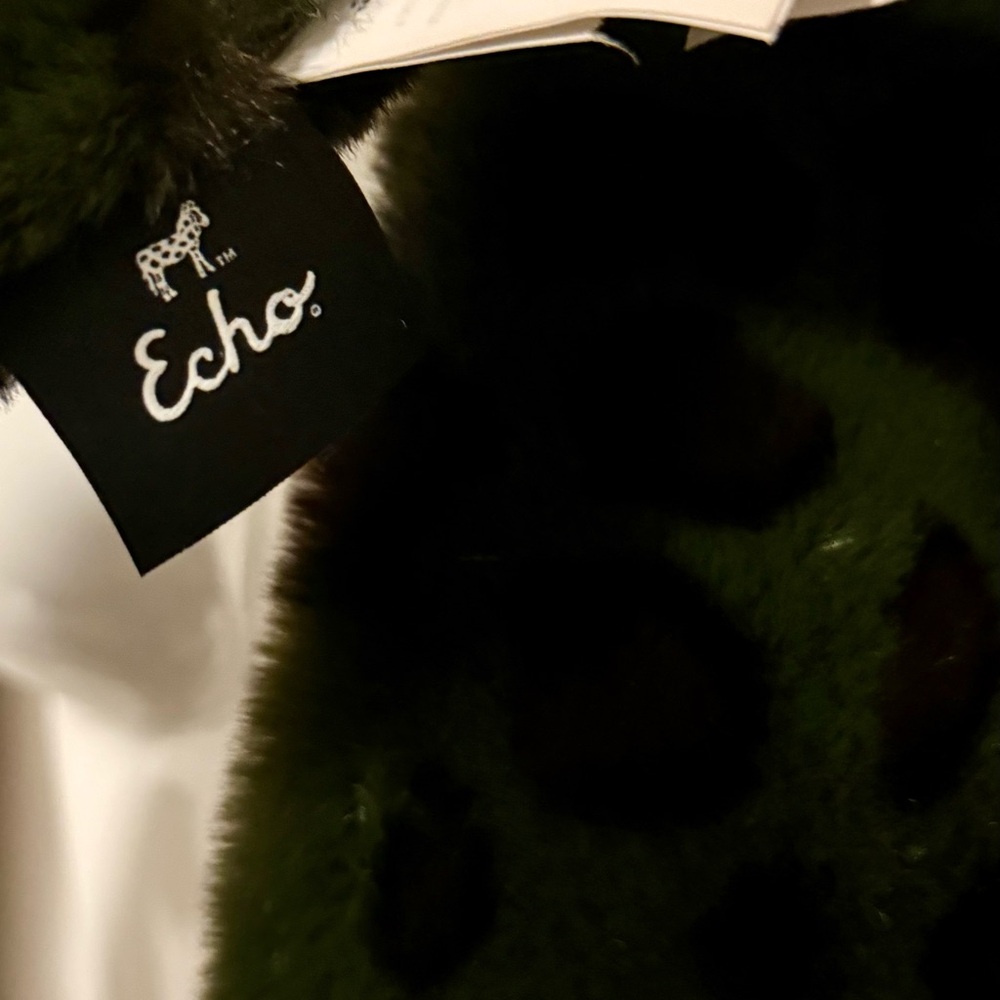 Echo Green Faux Fur Leopard Print Scarf - Picture 6 of 6